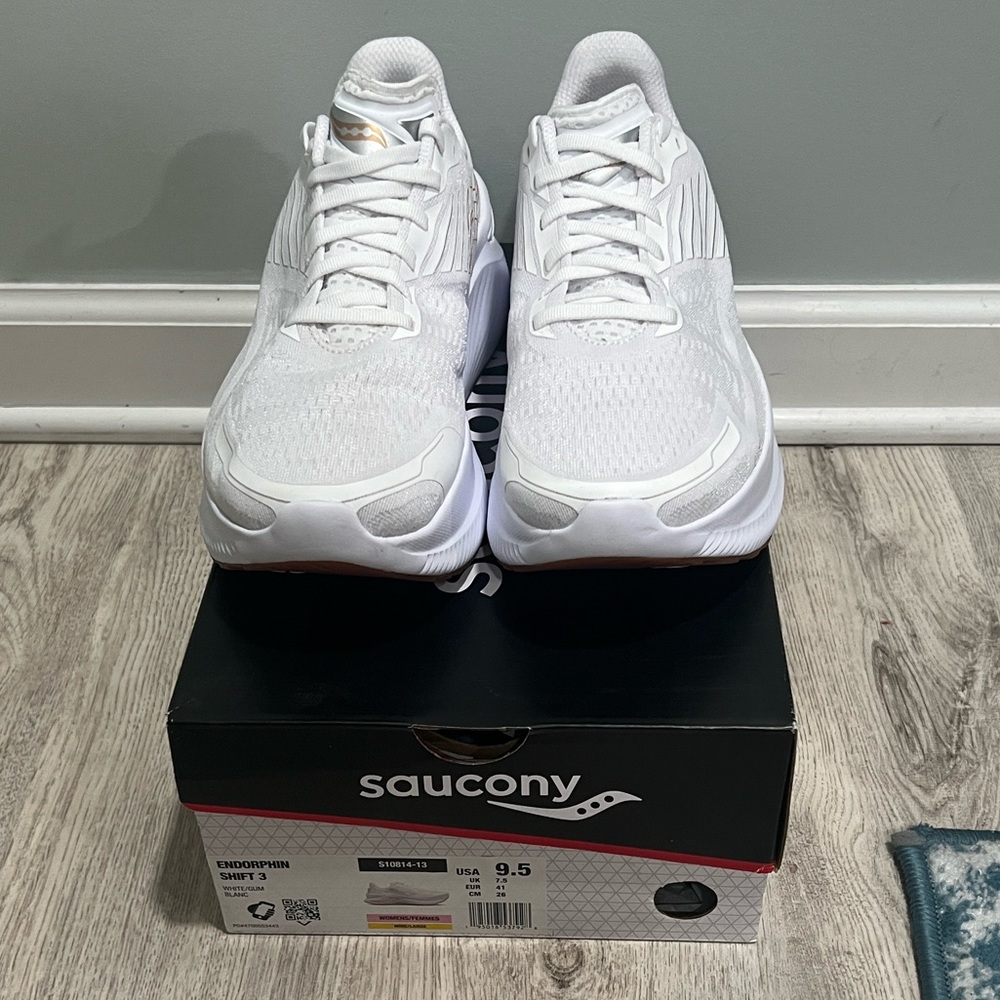 Saucony Endorphin Shift 3 White Athletic Sneakers 9W